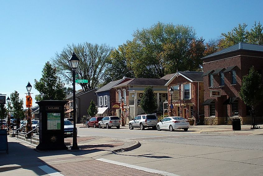Lovely Le Claire (Credit: Main Street through Le Claire, Iowa. Image credit Kepper66, CC BY-SA 3.0, Wikimedia Commons)